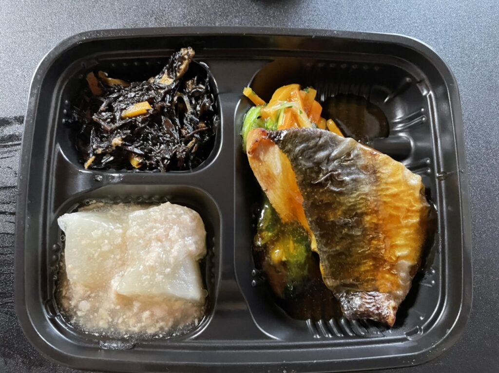 ワタミお弁当　ブリの照り焼き